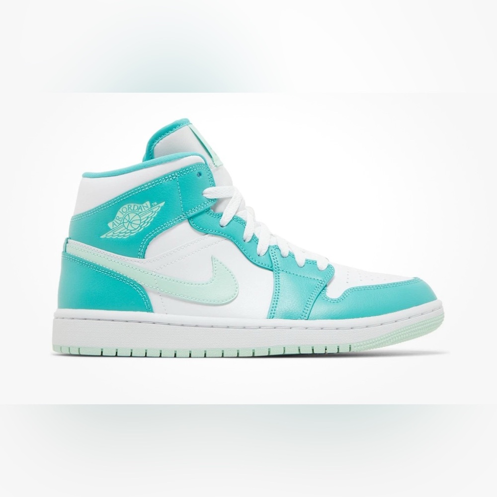 Air Jordan 1’s Mid Women’s Marine Green NIB Size 7